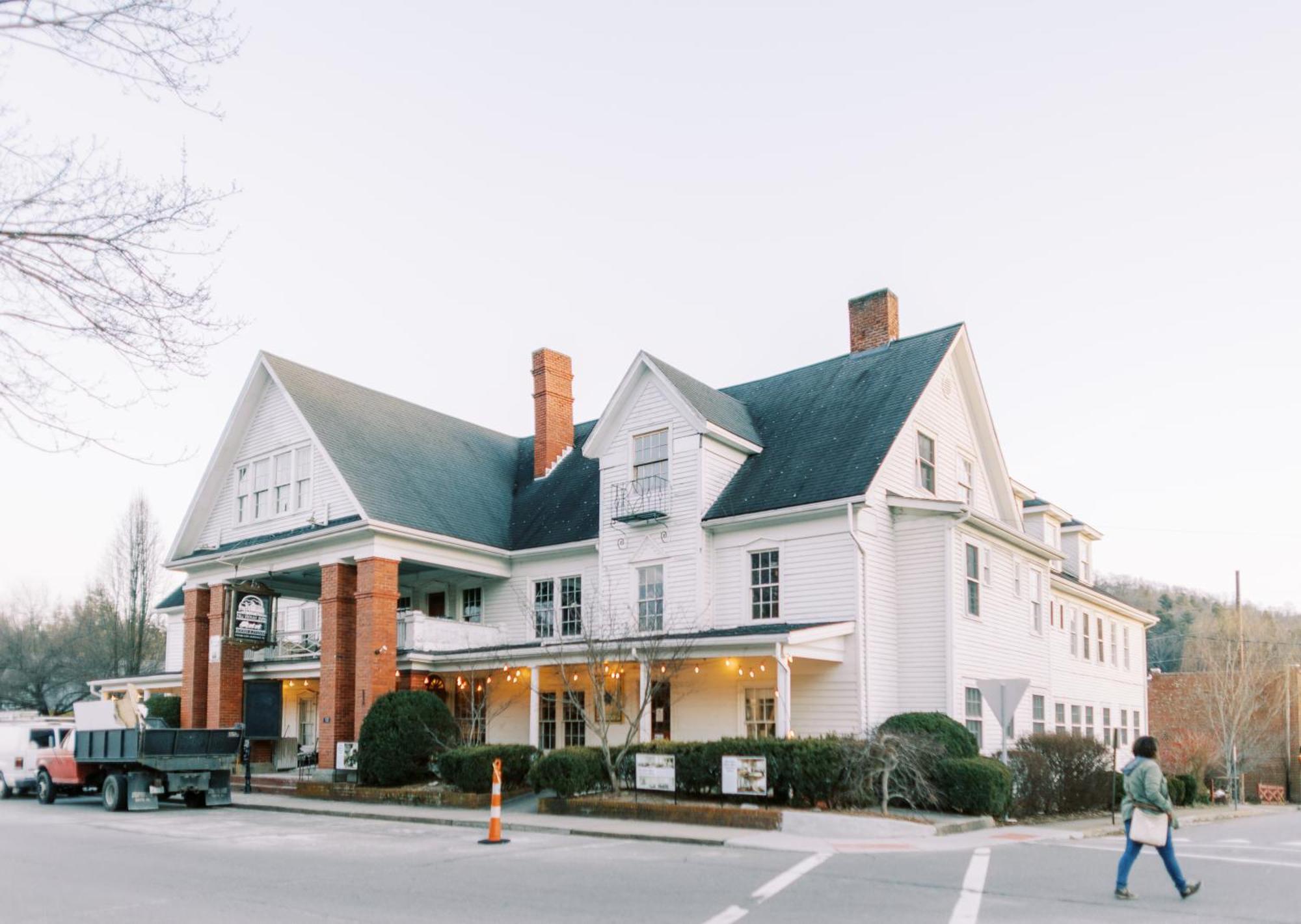 The Nuwray Hotel & Carriage House Burnsville 외부 사진