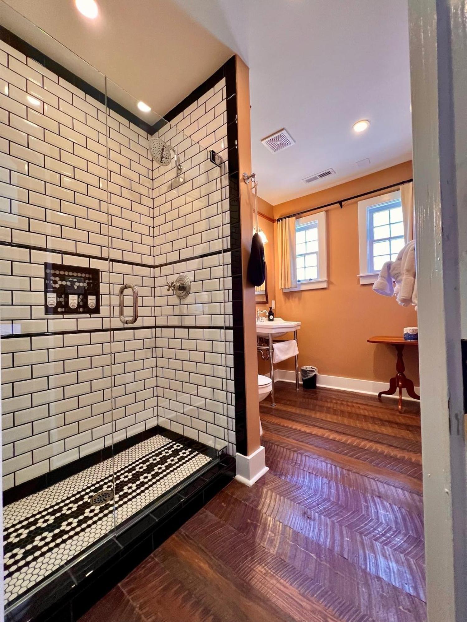 The Nuwray Hotel & Carriage House Burnsville 외부 사진