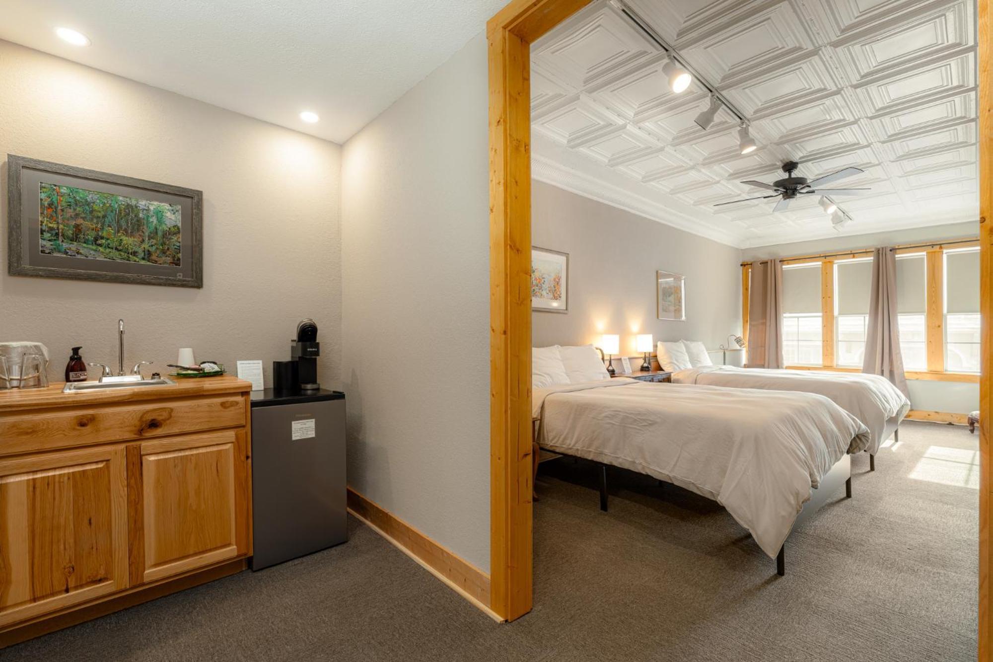 The Nuwray Hotel & Carriage House Burnsville 외부 사진
